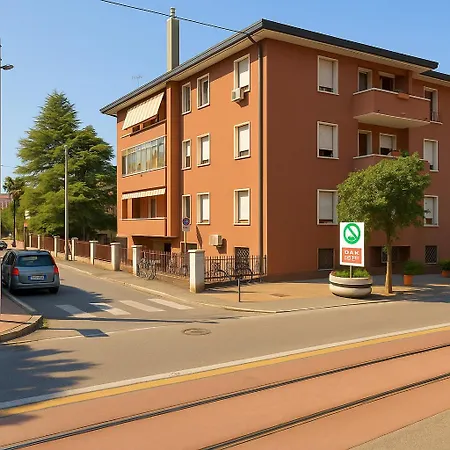 Privato - Parking Free - Tram A 300m パドヴァ